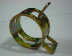 Constant tension spring fuel hose clamp